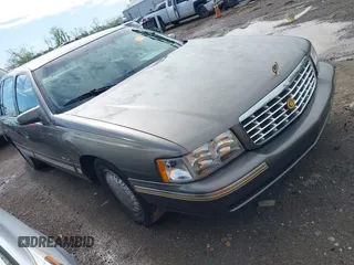 1999 Cadillac DeVille DHS z VIN 1G6KE54Y2XU752599, wystawiony jako IAAI lot #42141950 z przebiegiem 135 999 mil mil oraz . Historia ofert i sprzedaży dostępna na DreamBid. Obrazek 1.