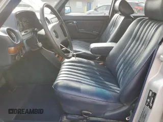 1985 Mercedes-Benz 300 with VIN WDBAB93C5FF030673, listed as a Copart auction lot 52360325 with 171,214 mi miles and Clean Title. Bid and sale history available at DreamBid. Image 7.