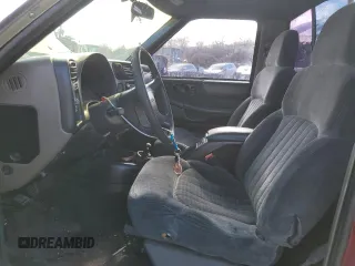 1998 Isuzu Hombre S z VIN 1GGCS1446W8656027, wystawiony jako Copart lot #45600695 z przebiegiem 230 953 mil mil oraz Szkody całkowita. Historia ofert i sprzedaży dostępna na DreamBid. Obrazek 7.