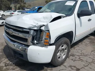 2008 Chevrolet Silverado 1500 1LT with VIN 1GCEC19JX8Z313921, listed as a IAAI auction lot 41902153 with 180,265 mi miles and . Bid and sale history available at DreamBid. Image 6.