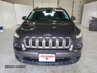 2017 Jeep Cherokee Latitude with VIN 1C4PJLCBXHD232099, listed as a Copart auction lot 55359125 with 61,639 mi miles and Clean title. Bid and sale history available at DreamBid. Image 5.