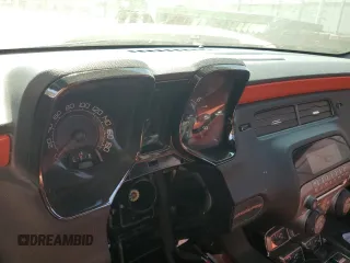 2010 Chevrolet Camaro 2SS z VIN 2G1FT1EWXA9171262, wystawiony jako Copart lot #53199605 z przebiegiem Nie podano mil oraz Szkody całkowita. Historia ofert i sprzedaży dostępna na DreamBid. Obrazek 9.