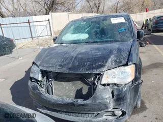 2019 Dodge Grand Caravan SXT with VIN 2C4RDGCG1KR591056, listed as a IAAI auction lot 41562752 with 62,104 mi miles. Bid and sale history available at carsss.com. Image 12.