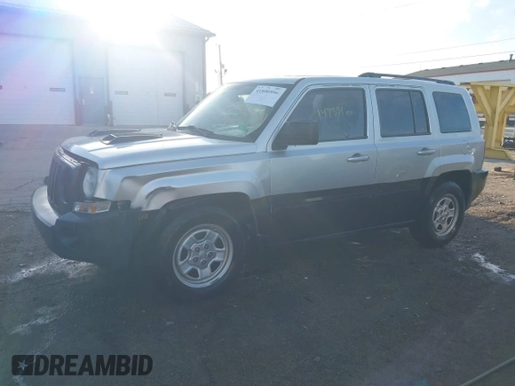 2010 Jeep Patriot Sport z VIN 1J4NF2GB2AD547301, wystawiony jako IAAI lot #41800894 z przebiegiem 147 351 mil mil oraz . Historia ofert i sprzedaży dostępna na DreamBid. Obrazek 14.