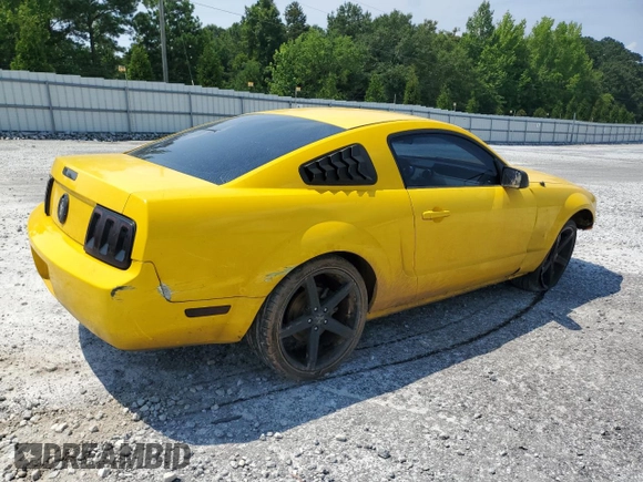 2005 Ford Mustang Deluxe с VIN 1ZVFT80N155198395, выставлен на аукционе Copart как лот 60481775 с пробегом 121 062 миль миль и Списание • Salvage title. История ставок и продаж доступна на DreamBid. Изображение 3.