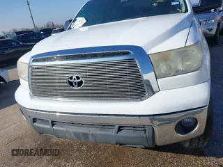2013 Toyota Tundra z VIN 5TFRM5F14DX061244, wystawiony jako IAAI lot #41565473 z przebiegiem 253 238 mil mil oraz . Historia ofert i sprzedaży dostępna na DreamBid. Obrazek 12.