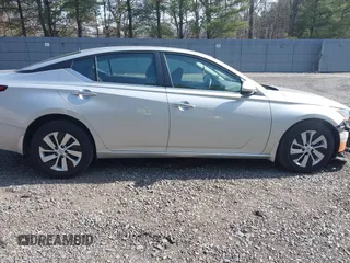 2022 Nissan Altima 2.5 S with VIN 1N4BL4BV6NN359790, listed as a IAAI auction lot 41776342 with 61,513 mi miles. Bid and sale history available at carsss.com. Image 13.