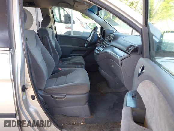 2005 Honda Odyssey LX z VIN 5FNRL38275B117069, wystawiony jako IAAI lot #42232470 z przebiegiem 265 180 mil mil oraz . Historia ofert i sprzedaży dostępna na DreamBid. Obrazek 5.