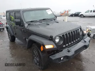 2020 Jeep Wrangler Unlimited Sport S z VIN 1C4HJXDG8LW310804, wystawiony jako IAAI lot #41573752 z przebiegiem 49 369 mil mil oraz . Historia ofert i sprzedaży dostępna na DreamBid. Obrazek 1.