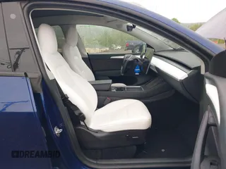 2023 Tesla Model Y Long Range z VIN 7SAYGDEE6PF603981, wystawiony jako IAAI lot #42133348 z przebiegiem 28 566 mil mil oraz . Historia ofert i sprzedaży dostępna na DreamBid. Obrazek 5.