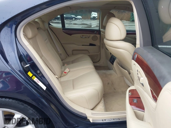 2007 Lexus LS 460 with VIN JTHBL46F675008702, listed as a IAAI auction lot 41574370 with 170,609 mi miles. Bid and sale history available at carsss.com. Image 8.