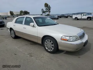 2005 Lincoln Town Car Signature Limited with VIN 1LNHM82W85Y624026, listed as a Copart auction lot 46671965 with 134,601 mi miles and Salvage Title. Bid and sale history available at carsss.com. Image 4.