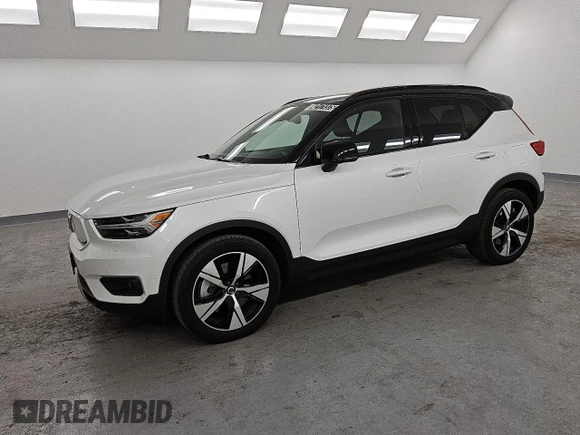 2022 Volvo XC40 Twin Plus z VIN YV4ED3UR2N2687964, wystawiony jako Copart lot #42171375 z przebiegiem 30 232 mil mil oraz Czysty tytuł • Clean title. Historia ofert i sprzedaży dostępna na DreamBid. Obrazek 1.