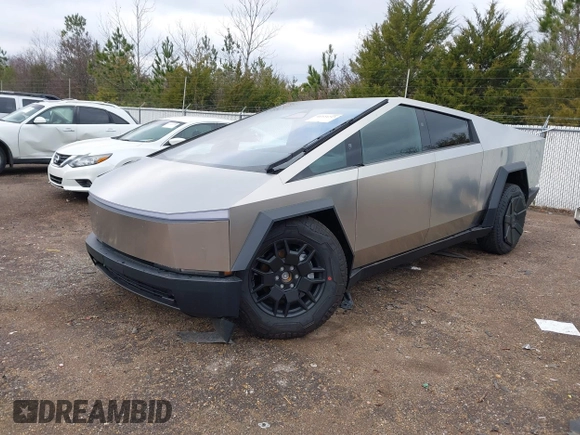 2024 Tesla Cybertruck z VIN 7G2CEHED6RA042416, wystawiony jako IAAI lot #41324245 z przebiegiem 332 mil mil oraz . Historia ofert i sprzedaży dostępna na DreamBid. Obrazek 19.