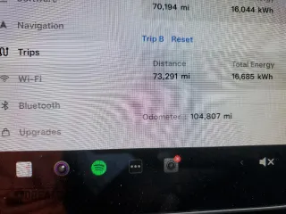 2019 Tesla Model 3 Mid Range z VIN 5YJ3E1EA2KF417212, wystawiony jako Copart lot #50968615 z przebiegiem 104 807 mil mil oraz Szkody całkowita. Historia ofert i sprzedaży dostępna na DreamBid. Obrazek 9.