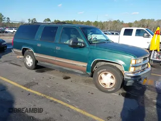 1996 Chevrolet Suburban z VIN 3GNFK16R2TG144401, wystawiony jako IAAI lot #41621180 z przebiegiem 205 117 mil mil oraz . Historia ofert i sprzedaży dostępna na DreamBid. Obrazek 1.