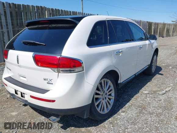 2013 Lincoln MKX with VIN 2LMDJ8JK7DBL13659, listed as a IAAI auction lot 41922667 with 113,858 mi miles. Bid and sale history available at carsss.com. Image 3.