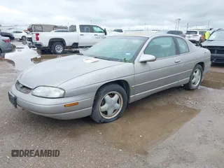 1997 Chevrolet Monte Carlo LS z VIN 2G1WW12M8V9279461, wystawiony jako IAAI lot #42460394 z przebiegiem 85 950 mil mil oraz . Historia ofert i sprzedaży dostępna na DreamBid. Obrazek 2.