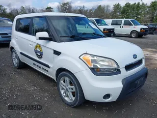 2010 Kia Soul + with VIN KNDJT2A22A7701882, listed as a IAAI auction lot 42064314 with 174,010 mi miles. Bid and sale history available at carsss.com. Image 1.