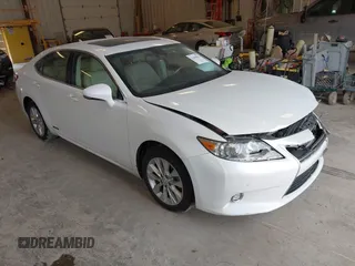 2014 Lexus ES 300h z VIN JTHBW1GG2E2067189, wystawiony jako IAAI lot #42404843 z przebiegiem 182 798 mil mil oraz . Historia ofert i sprzedaży dostępna na DreamBid. Obrazek 1.