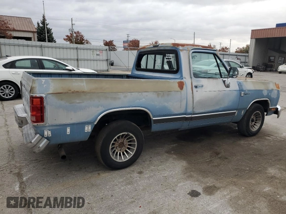 1988 Dodge D/W 100 z VIN 1B7FD04X1JS635451, wystawiony jako Copart lot #77610474 z przebiegiem 74 691 mil mil oraz Nie do naprawy • Non repairable. Historia ofert i sprzedaży dostępna na DreamBid. Obrazek 3.