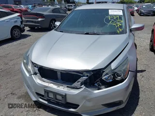 2017 Nissan Altima S z VIN 1N4AL3AP7HN324639, wystawiony jako IAAI lot #42008550 z przebiegiem 101 419 mil mil oraz . Historia ofert i sprzedaży dostępna na DreamBid. Obrazek 13.