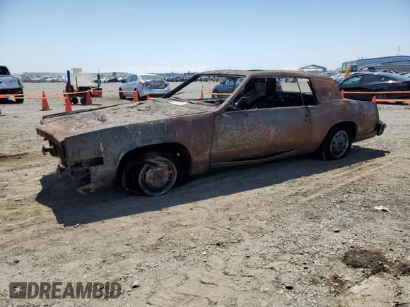 1979 Cadillac Eldorado z VIN 6L57B9E638130, wystawiony jako Copart lot #56873134 z przebiegiem Nie podano mil oraz Nie do naprawy • Non repairable. Historia ofert i sprzedaży dostępna na DreamBid. Obrazek 1.
