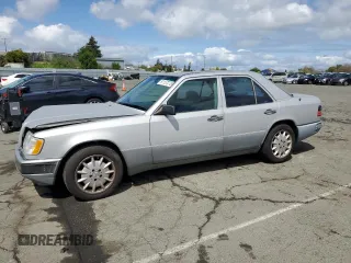 1995 Mercedes-Benz E Class with VIN WDBEB31E8SC246323, listed as a Copart auction lot 51137275 with 203,096 mi miles and Salvage Title. Bid and sale history available at carsss.com. Image 1.