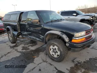 2001 Chevrolet S-10 LS with VIN 1GCCT19W718161384, listed as a Copart auction lot 84834104 with 288,874 mi miles and Salvage Title. Bid and sale history available at carsss.com. Image 4.