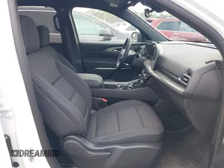2024 Chevrolet Traverse FWD LS with VIN 1GNEREKS4RJ150800, listed as a IAAI auction lot 41498590 with 7,113 mi miles and . Bid and sale history available at DreamBid. Image 5.