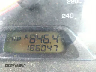 2000 Honda Accord EX z VIN 1HGCG5654YA033907, wystawiony jako IAAI lot #37283152 z przebiegiem 186 047 mil mil oraz . Historia ofert i sprzedaży dostępna na DreamBid. Obrazek 7.