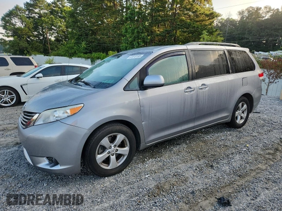 2011 Toyota Sienna LE AAS z VIN 5TDKK3DC1BS013087, wystawiony jako Copart lot #61815185 z przebiegiem 148 554 mil mil oraz Czysty tytuł • Clean title. Historia ofert i sprzedaży dostępna na DreamBid. Obrazek 1.