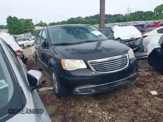 2013 Chrysler Town & Country Touring z VIN 2C4RC1BG6DR559823, wystawiony jako IAAI lot #39391987 z przebiegiem 130 371 mil mil oraz . Historia ofert i sprzedaży dostępna na DreamBid. Obrazek 1.