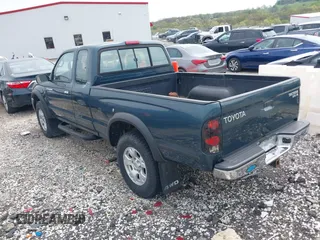 1998 Toyota Tacoma with VIN 4TAWN72N8WZ008439, listed as a IAAI auction lot 42000059 with 197,960 mi miles and . Bid and sale history available at DreamBid. Image 3.
