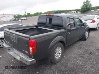 2015 Nissan Frontier SV z VIN 1N6AD0EV6FN715810, wystawiony jako IAAI lot #42199101 z przebiegiem 134 982 mil mil oraz . Historia ofert i sprzedaży dostępna na DreamBid. Obrazek 4.