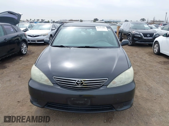 2005 Toyota Camry STD z VIN 4T1BE32K65U383111, wystawiony jako IAAI lot #41735806 z przebiegiem 115 285 mil mil oraz . Historia ofert i sprzedaży dostępna na DreamBid. Obrazek 12.