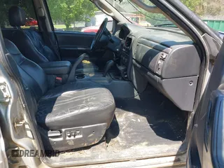 2004 Jeep Grand Cherokee Laredo with VIN 1J4GW48S74C260968, listed as a IAAI auction lot 42050628 with 192,602 mi miles. Bid and sale history available at carsss.com. Image 5.