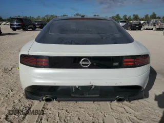 2023 Nissan Z Sport z VIN JN1BZ4AH8PM311031, wystawiony jako Copart lot #78017514 z przebiegiem 32 101 mil mil oraz Szkody całkowita. Historia ofert i sprzedaży dostępna na DreamBid. Obrazek 6.