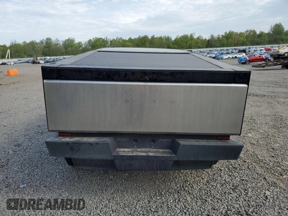 2024 Tesla Cybertruck z VIN 7G2CEHED7RA020473, wystawiony jako Copart lot #55123035 z przebiegiem 4 835 mil mil oraz Szkoda całkowita • Salvage title. Historia ofert i sprzedaży dostępna na DreamBid. Obrazek 6.