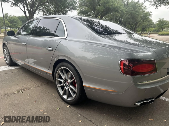2018 Bentley Flying Spur z VIN SCBEH9ZA1JC066655, wystawiony jako IAAI lot #42395667 z przebiegiem 31 880 mil mil oraz . Historia ofert i sprzedaży dostępna na DreamBid. Obrazek 3.