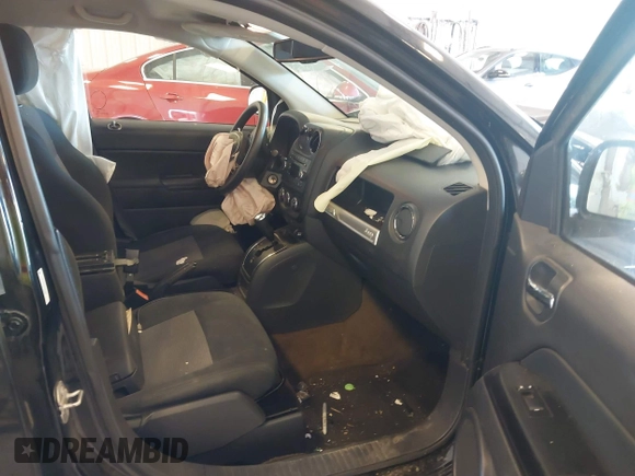 2016 Jeep Compass Sport z VIN 1C4NJCBA7GD621393, wystawiony jako IAAI lot #42640609 z przebiegiem 130 885 mil mil oraz . Historia ofert i sprzedaży dostępna na DreamBid. Obrazek 5.