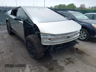 2024 Tesla Cybertruck Cyberbeast z VIN 7G2CEHEE3RA041930, wystawiony jako IAAI lot #42155289 z przebiegiem 4 082 mil mil oraz . Historia ofert i sprzedaży dostępna na DreamBid. Obrazek 6.
