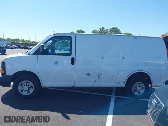 2013 Chevrolet Express Cargo z VIN 1GCWGFBA8D1141378, wystawiony jako IAAI lot #42187304 z przebiegiem 272 585 mil mil oraz . Historia ofert i sprzedaży dostępna na DreamBid. Obrazek 14.