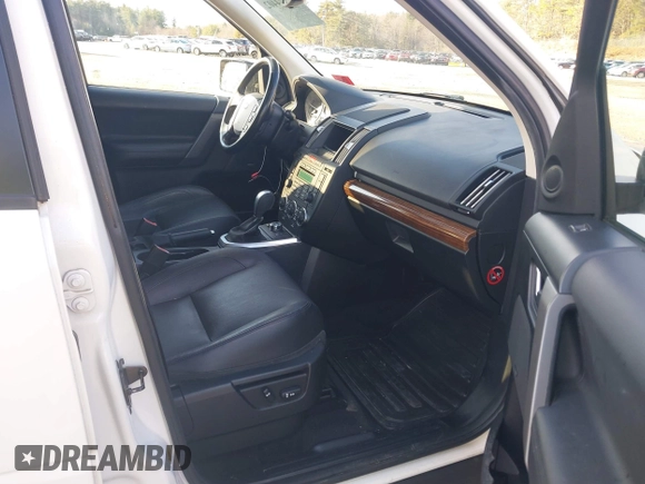 2010 Land Rover LR2 HSE z VIN SALFR2BN2AH195986, wystawiony jako IAAI lot #41074402 z przebiegiem Nie podano mil oraz . Historia ofert i sprzedaży dostępna na DreamBid. Obrazek 5.