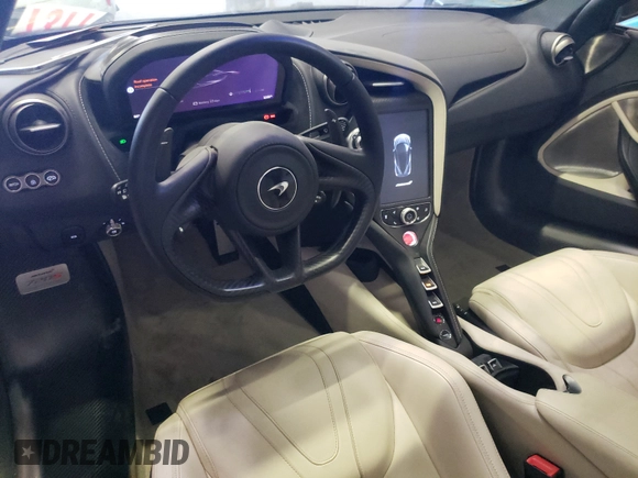 2019 McLaren 720S z VIN SBM14FCA6KW003735, wystawiony jako Copart lot #62092581 z przebiegiem 3344 mil mil oraz . Historia ofert i sprzedaży dostępna na DreamBid. Obrazek 9.