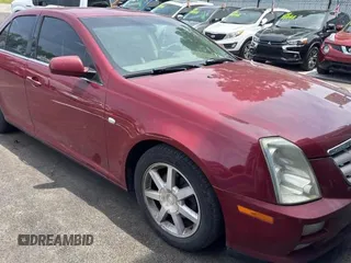 2005 Cadillac STS z VIN 1G6DC67A850133531, wystawiony jako Copart lot #60876405 z przebiegiem 195 150 mil mil oraz Czysty tytuł • Clean title. Historia ofert i sprzedaży dostępna na DreamBid. Obrazek 1.