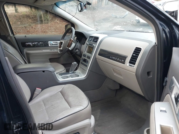 2009 Lincoln MKX with VIN 2LMDU88C99BJ07207, listed as a IAAI auction lot 41300392 with 218,185 mi miles. Bid and sale history available at carsss.com. Image 5.