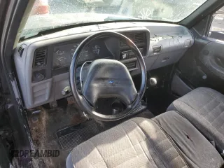 1994 Ford Ranger Splash z VIN 1FTCR10A5RTA10813, wystawiony jako Copart lot #60879075 z przebiegiem 104 439 mil mil oraz Czysty tytuł • Clean title. Historia ofert i sprzedaży dostępna na DreamBid. Obrazek 8.