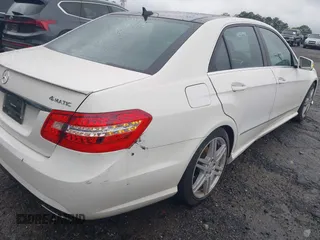 2010 Mercedes-Benz E-Class E 550 Luxury with VIN WDDHF9AB3AA182879, listed as a IAAI auction lot 41971226 with 144,192 mi miles. Bid and sale history available at carsss.com. Image 4.