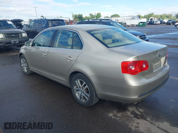 2005 Volkswagen Jetta 2.5L with VIN 3VWSF71K25M621161, listed as a IAAI auction lot 42264314 with 147,335 mi miles and . Bid and sale history available at DreamBid. Image 3.